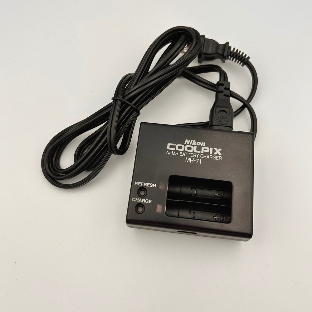 Nikon Coolpix MH-71 Ni-MH Battery Charger with Cord and Case Black